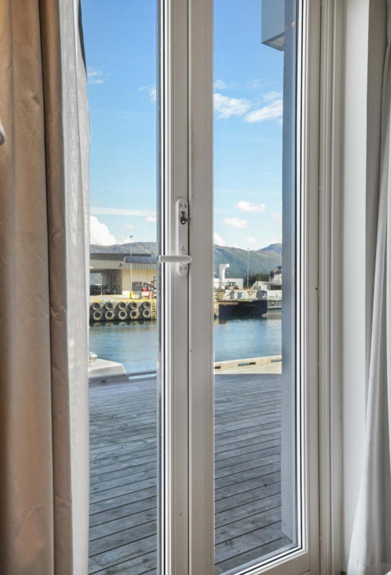 Floro Apartments Hotell Апарт-отель Флоро